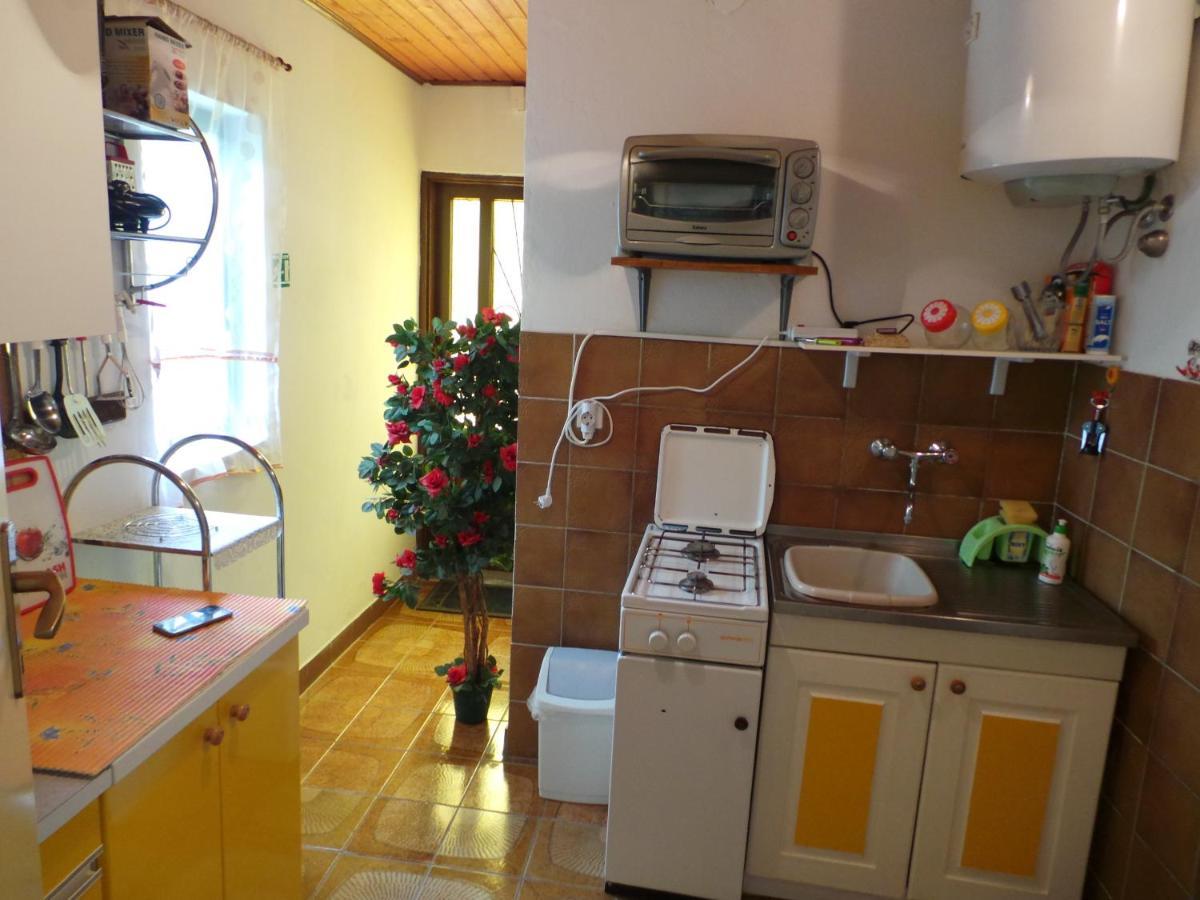 2 L Apartment Jablanac Exterior photo