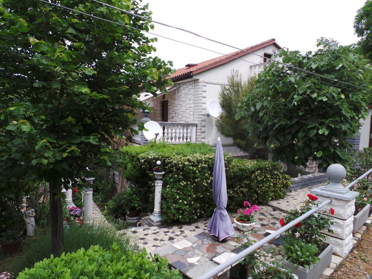 2 L Apartment Jablanac Exterior photo